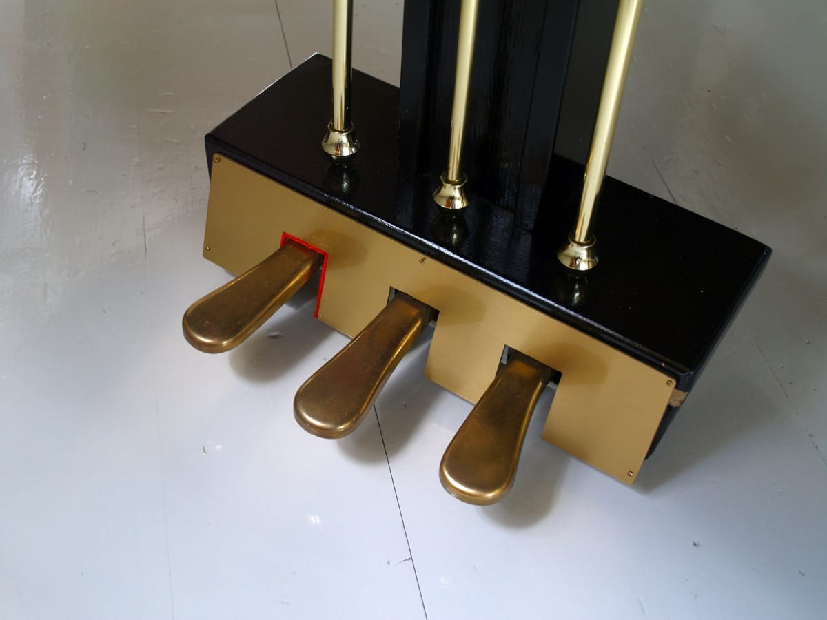 Function of piano pedals.