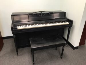 used-wurltizer-black-spinet