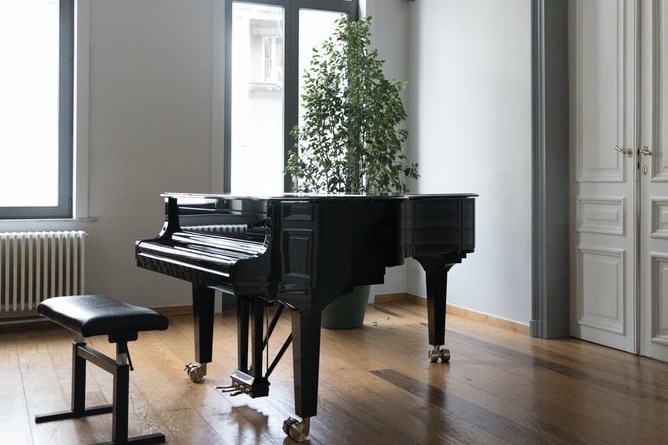 closed grand piano