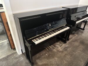 Used Yamaha U10 48" Upright Piano in Polished Ebony