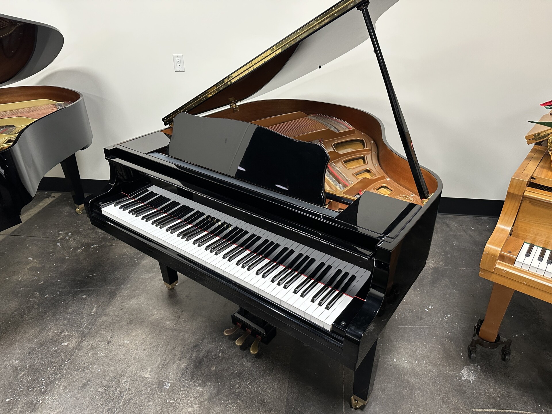 Used Yamaha GA1 Baby Grand Piano in Polished Ebony