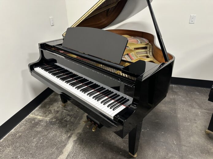 Yamaha GH1B Grand Piano in Polished Ebony