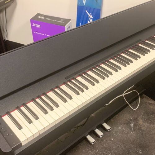 Roland F107-BK Digital Piano - Console